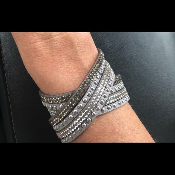 Similar to the Bar III 4 strand gray bracelet - Picture 4 of 10